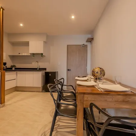 Spectacular Views -prime Location-clock Tower *